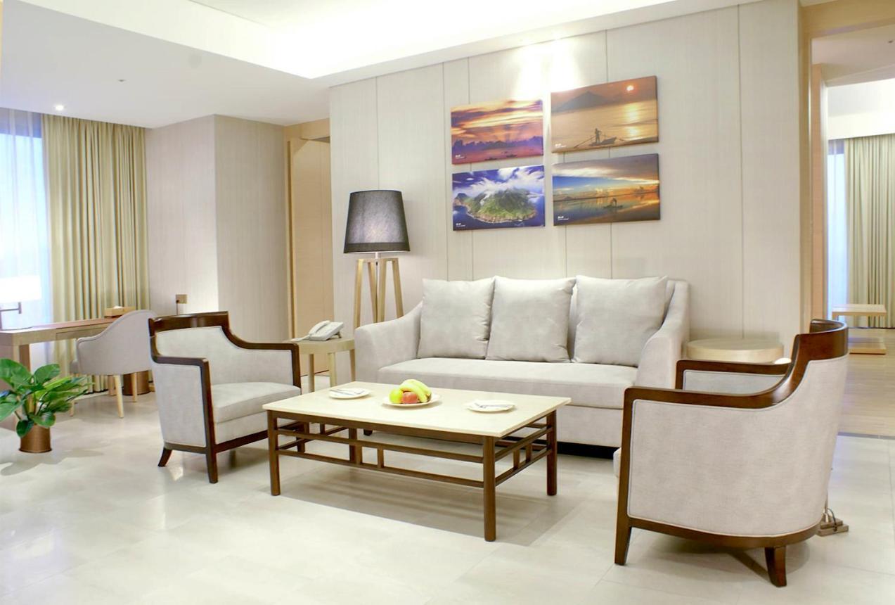 Cuncyue Hot Spring Resort Luodong Cameră foto A living room